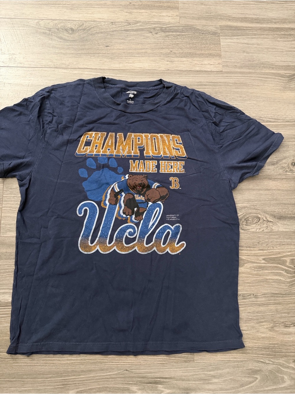 Hollister UCLA TShirt - size XL